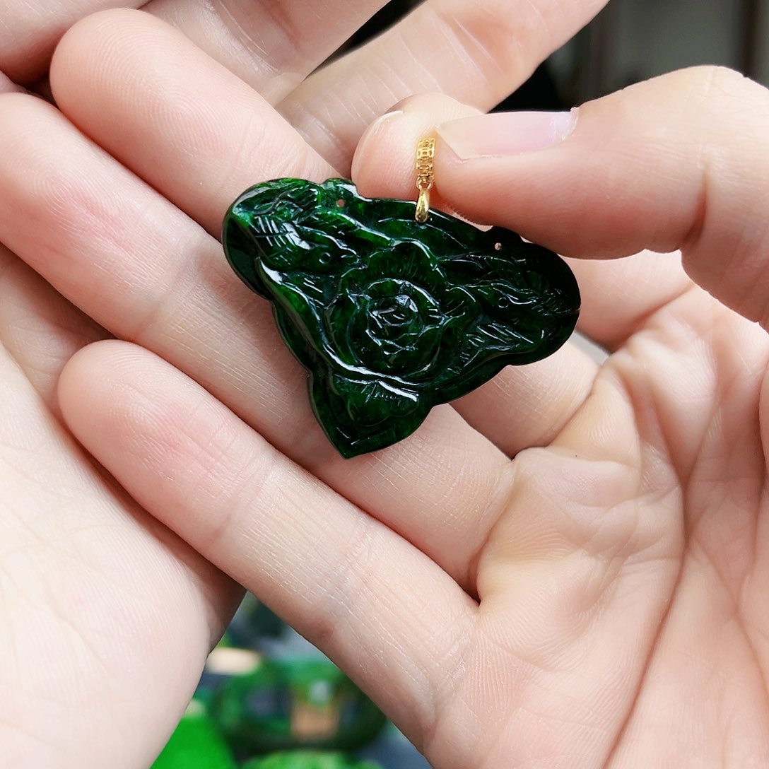 翡翠颈饰18K金镶嵌吊坠