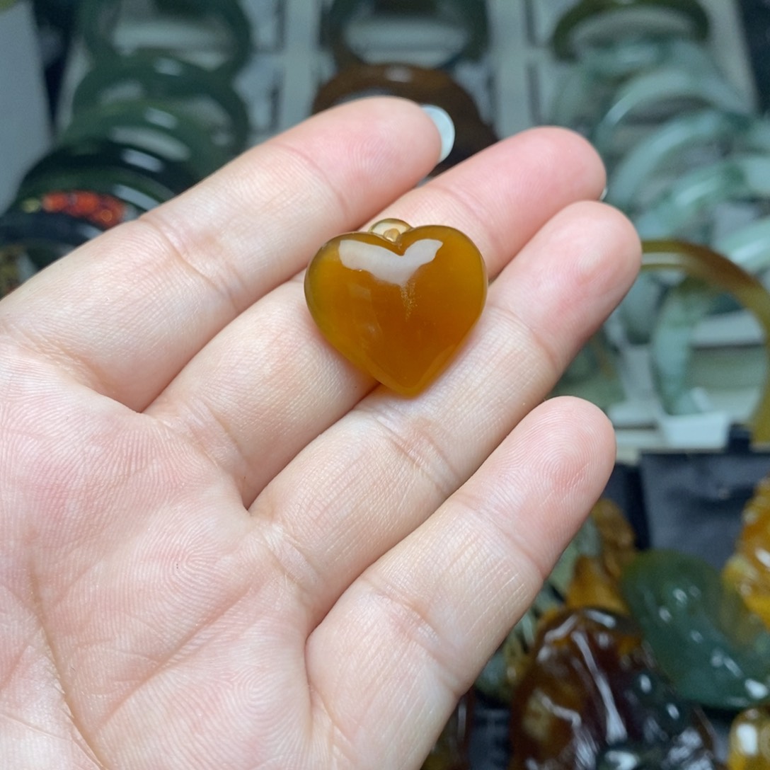 蛇纹石玉挂件未镶嵌