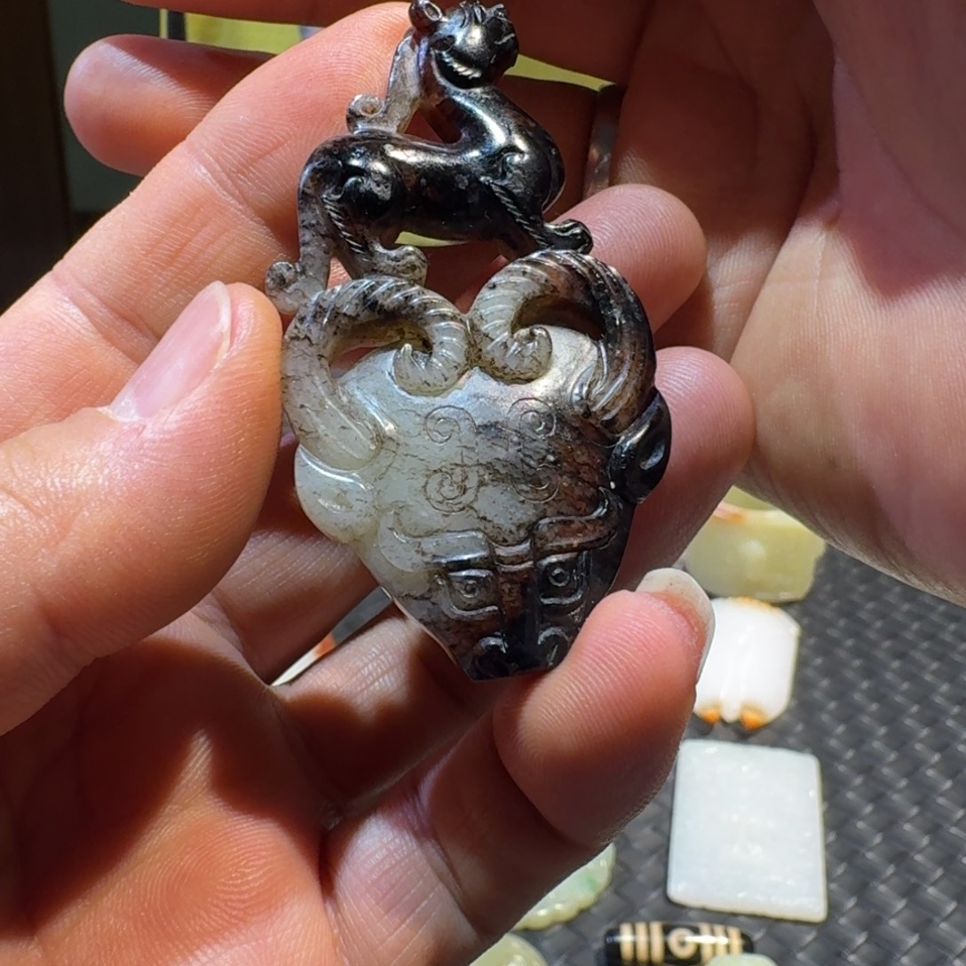 飞***哥和田玉（糖玉）未镶嵌挂件