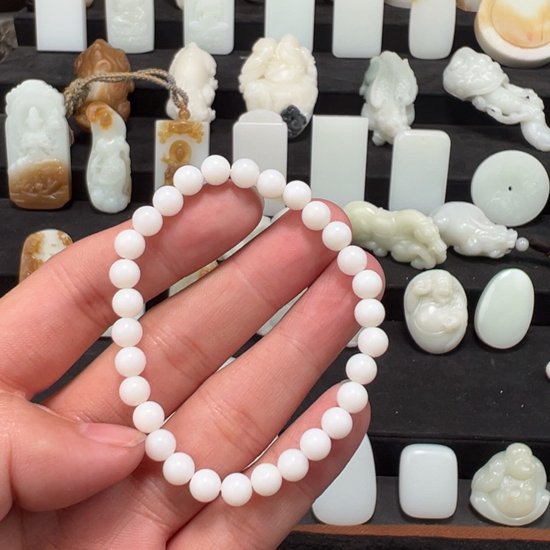 和田玉颈饰未镶嵌