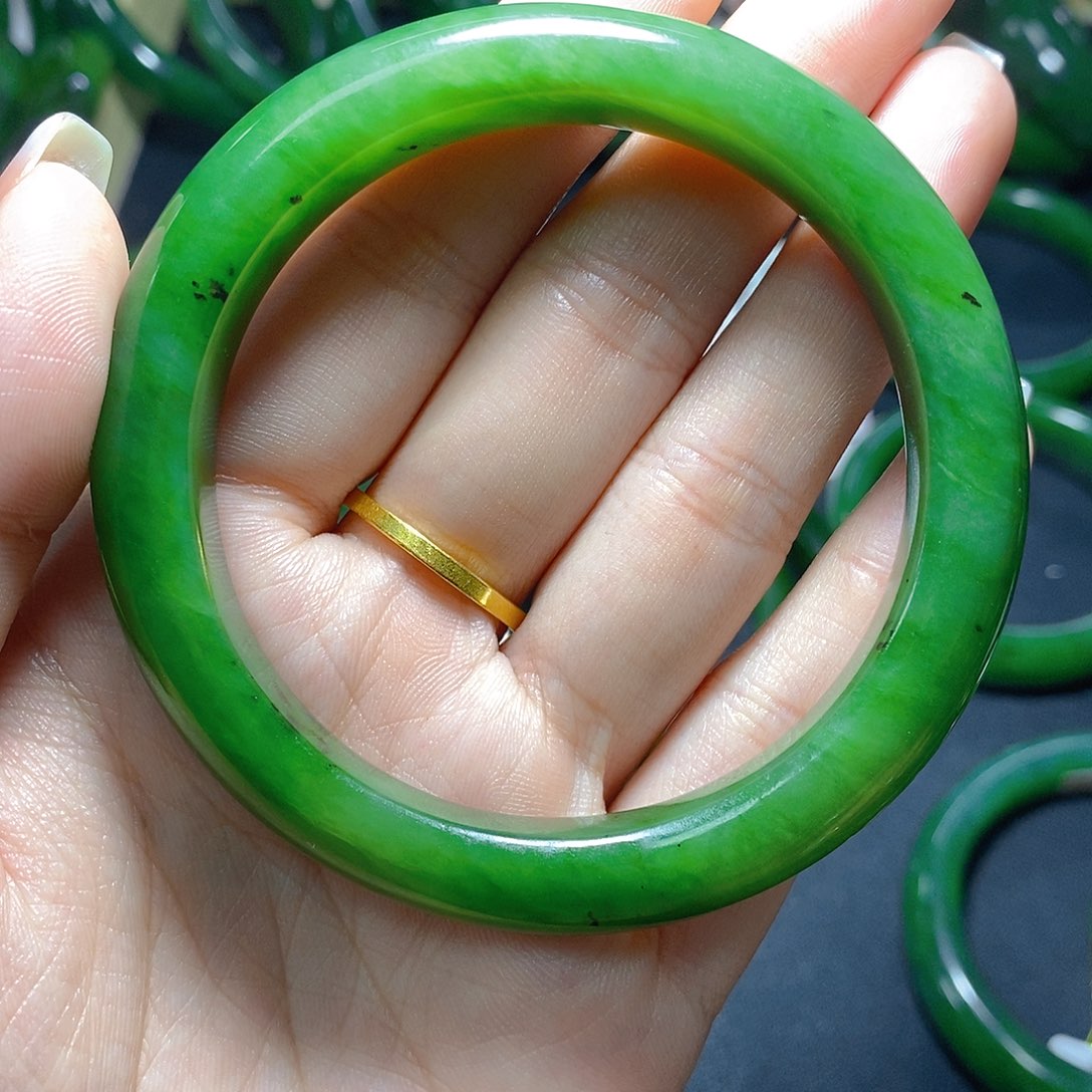 阳***️和田玉（碧玉）未镶嵌手链