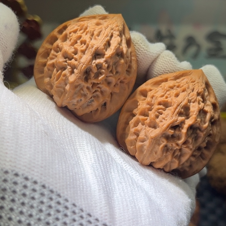 宏***轎文玩核桃吊坠金牛38.