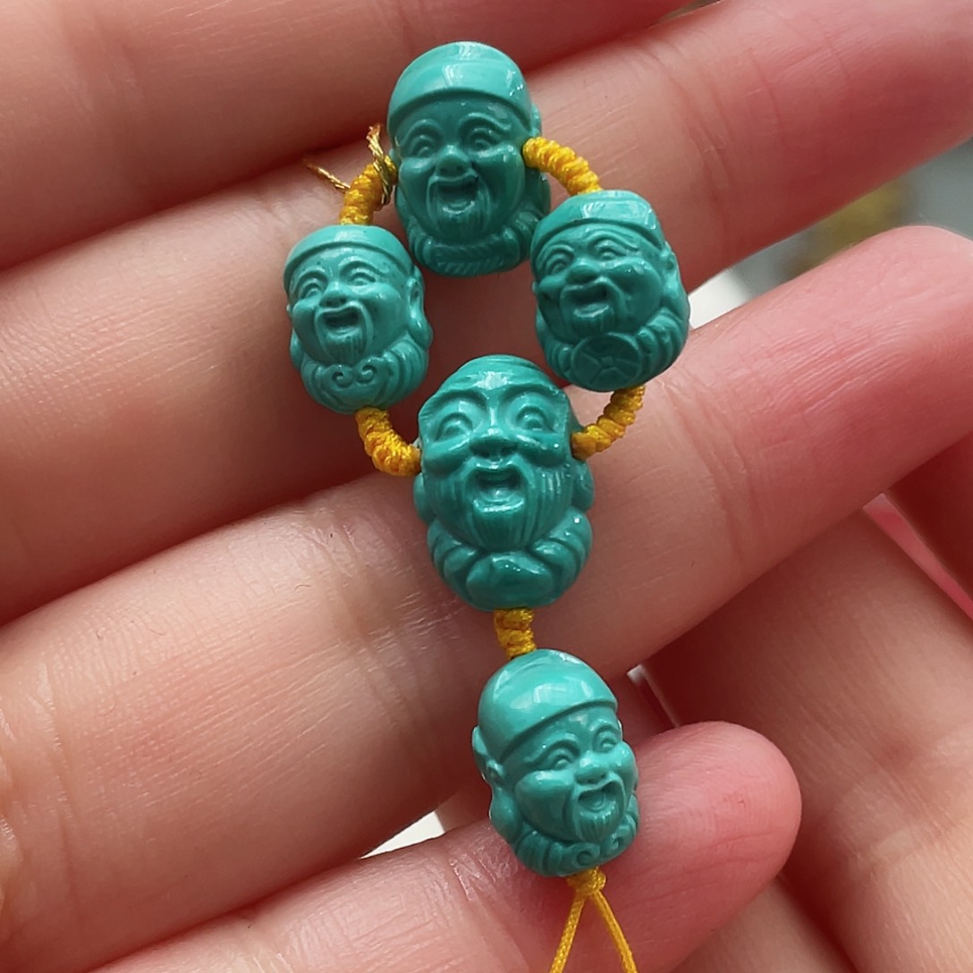 绿松石颈饰未镶嵌