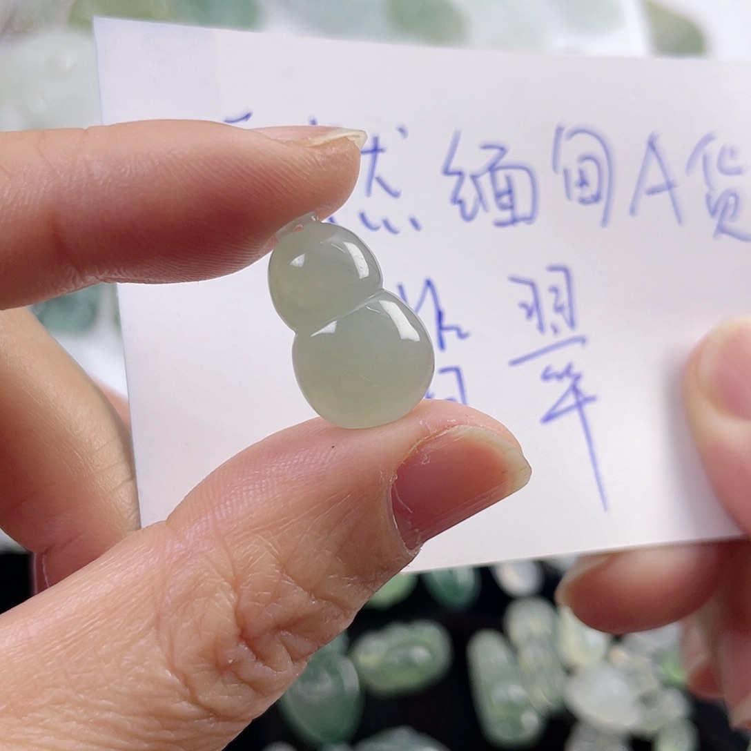 翡翠颈饰未镶嵌葫芦