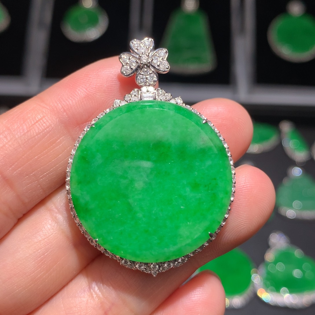 翡翠颈饰18K金镶嵌翡翠