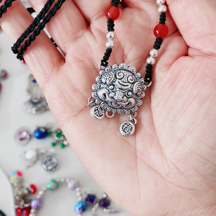 珐琅吊坠足银大狮子