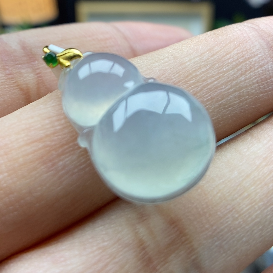 翡翠18K金镶嵌颈饰吊坠