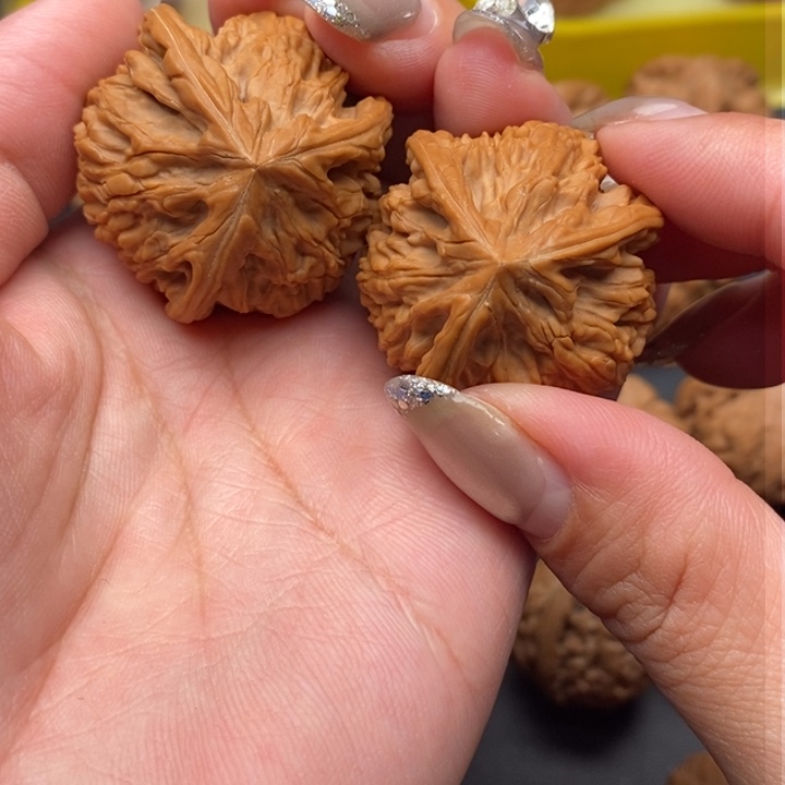 文玩核桃吊坠三棱