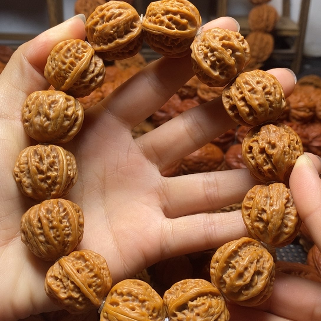 圆***吴手串文玩核桃麻花八棱手持