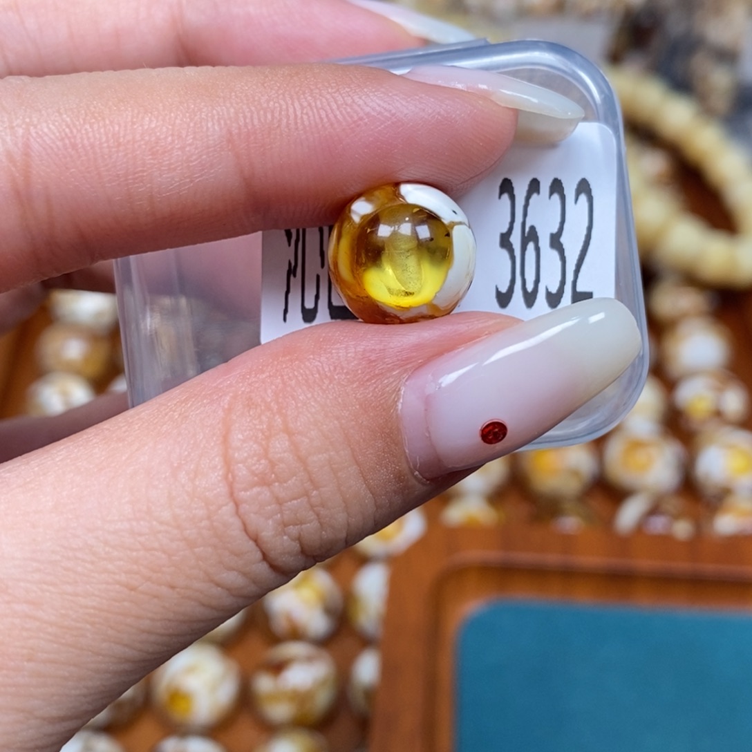 蜜蜡未镶嵌珠宝奇石3632