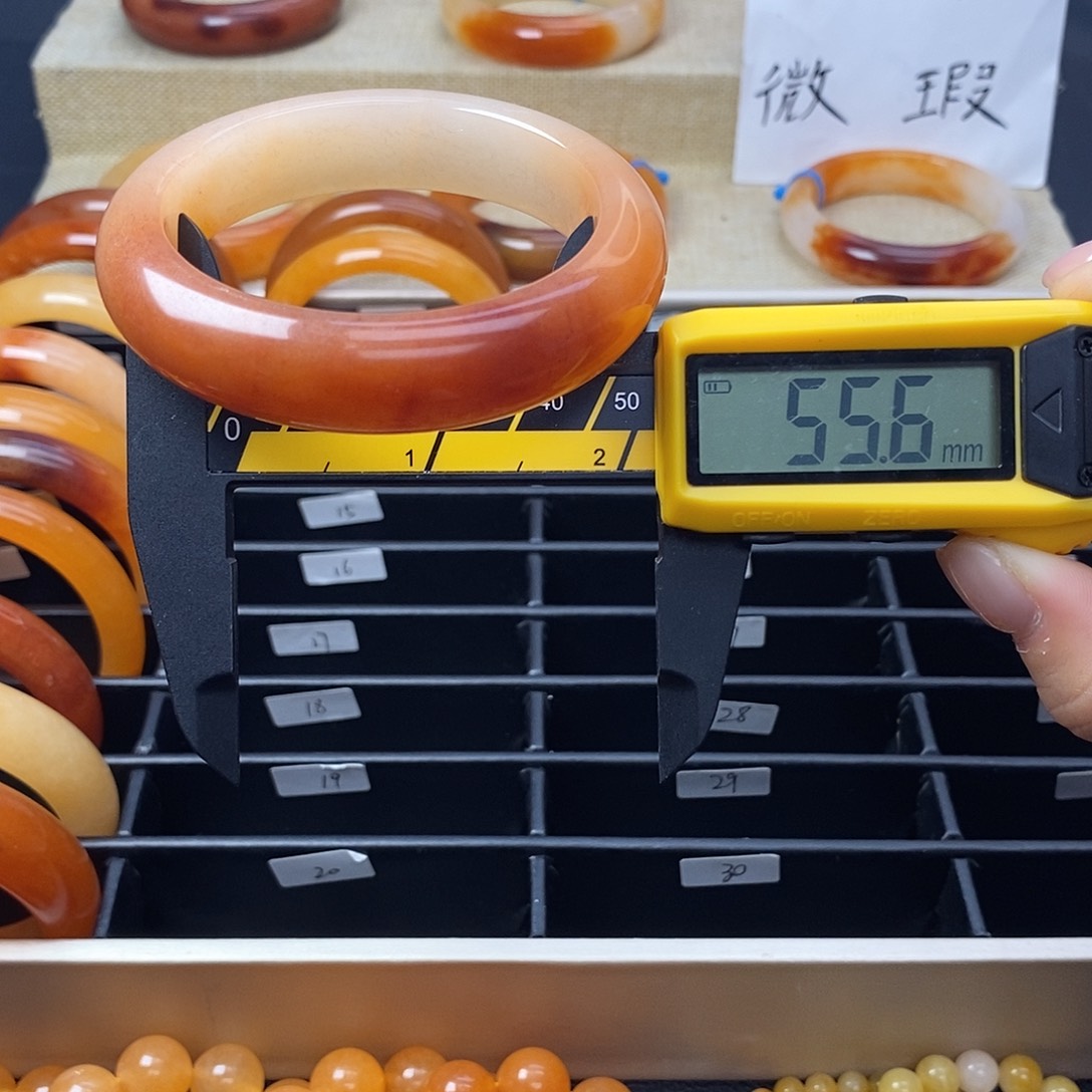 未镶嵌石英质玉（黄龙玉）手镯13号