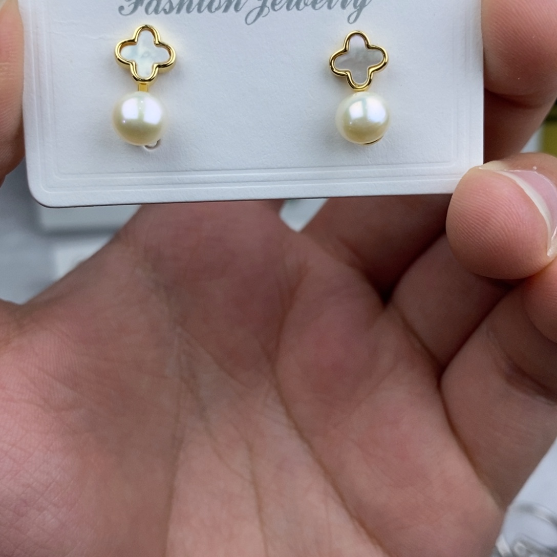 淡水珍珠未镶嵌耳饰