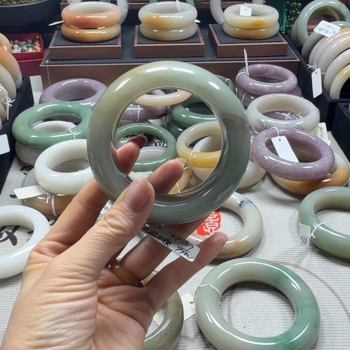 石英质玉未镶嵌手镯