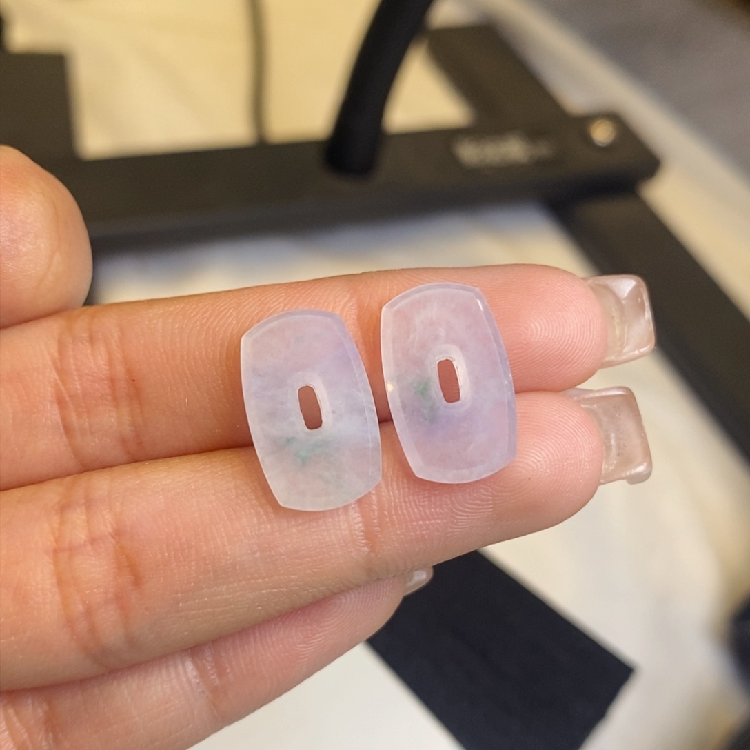 翡翠耳饰未镶嵌“紫气东来”裸石方糖