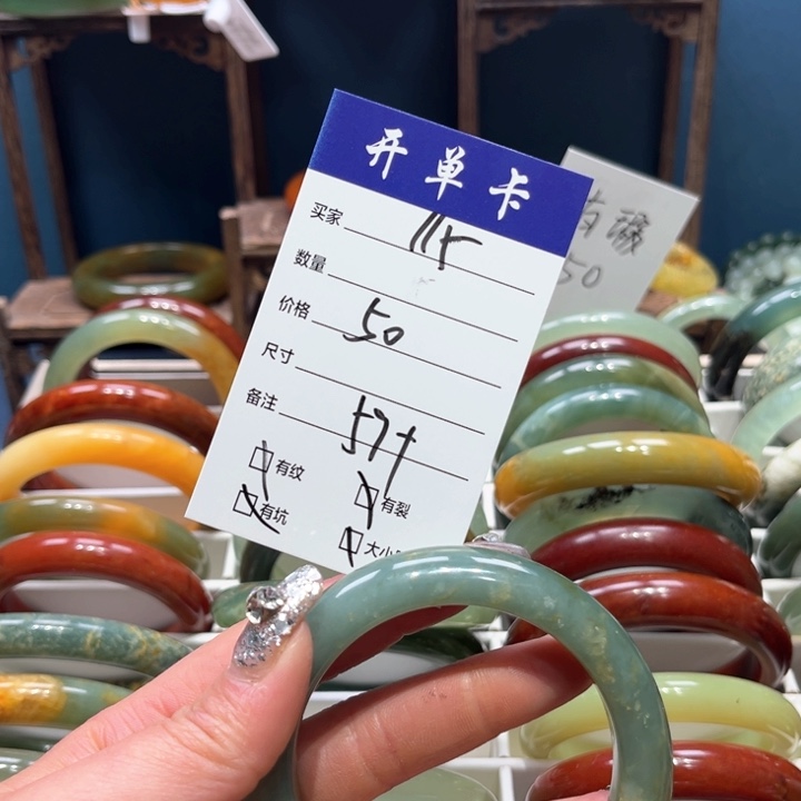 蛇纹石玉手镯未镶嵌明**空