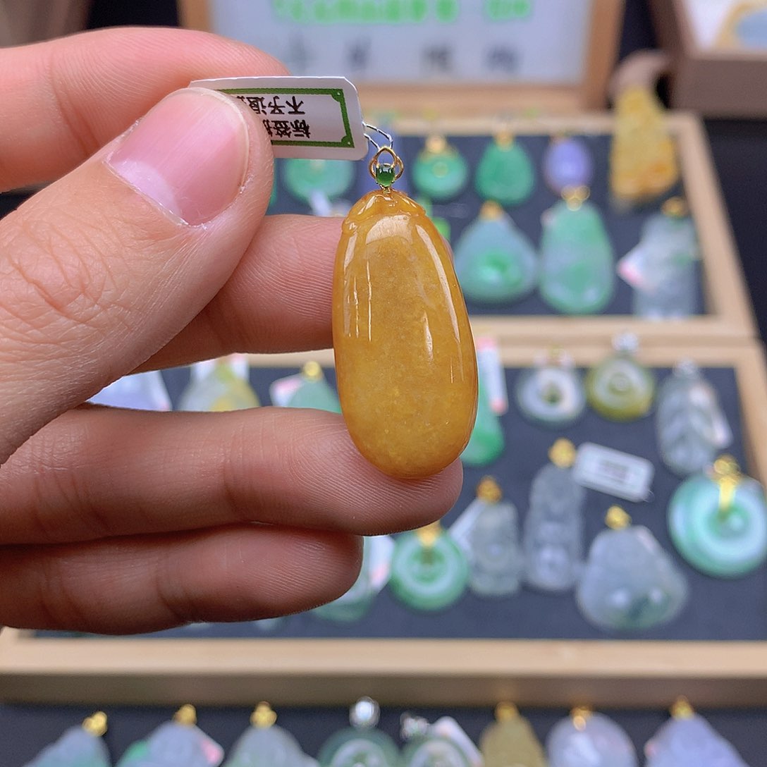 翡翠颈饰18K金镶嵌翡翠