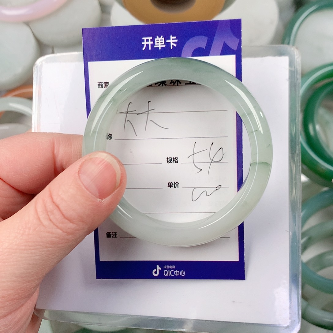 石英质玉手镯未镶嵌大****。