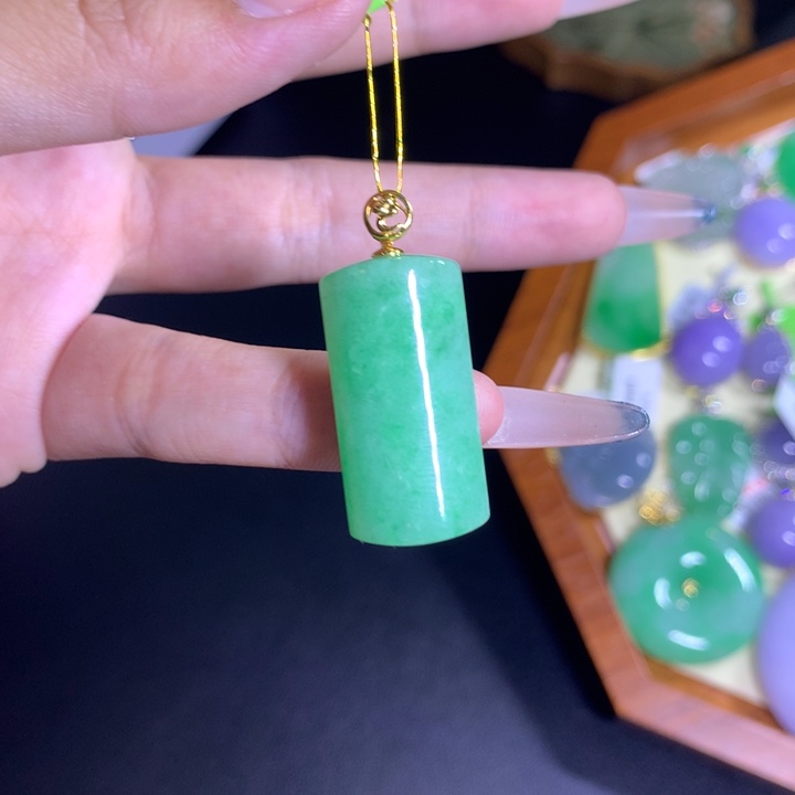 颈饰18K金镶嵌翡翠天然