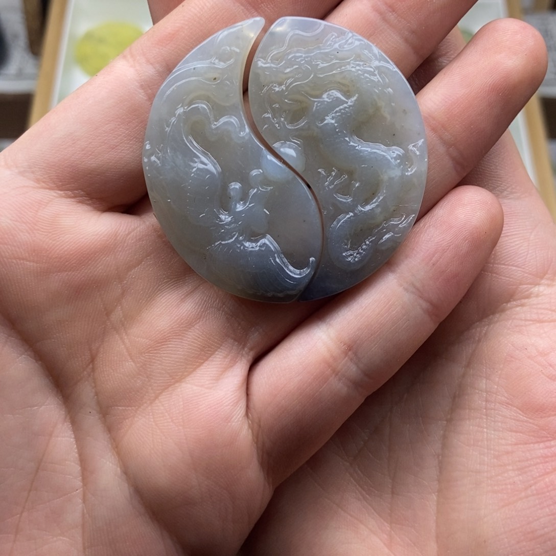 蛇纹石玉颈饰未镶嵌菲***啦