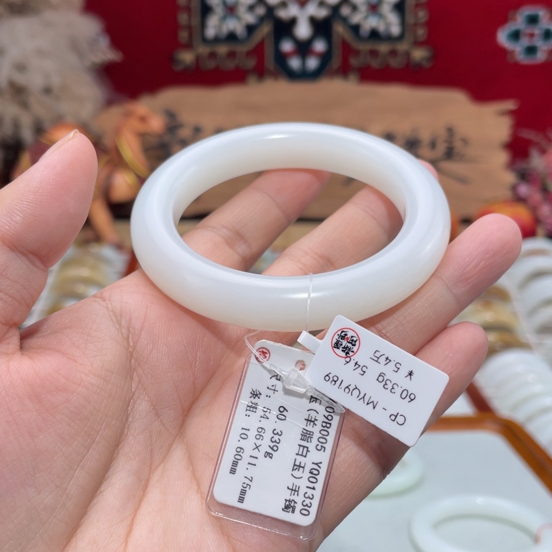 未镶嵌手镯和田玉优雅和田玉手镯