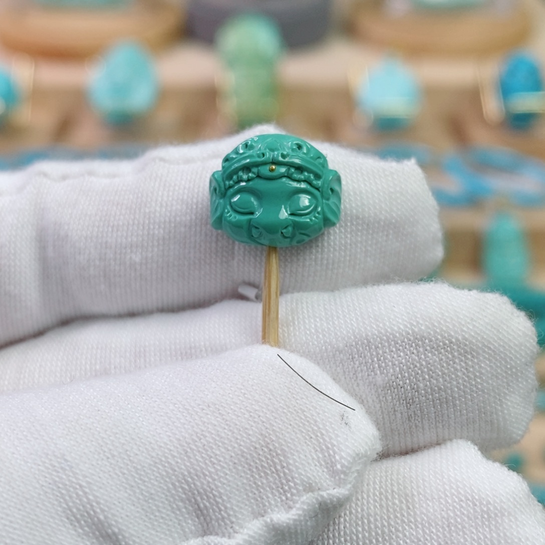 绿松石未镶嵌珠宝奇石