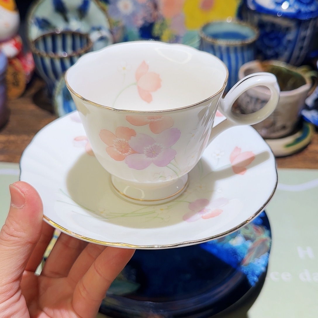 咖啡杯也要来杯吧喝水