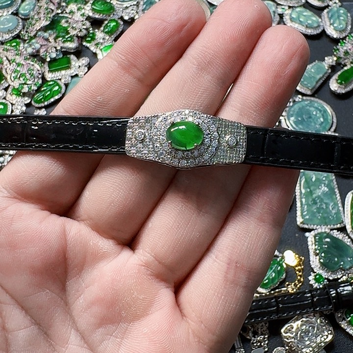 翡翠颈饰未镶嵌天然A货翡翠放漏