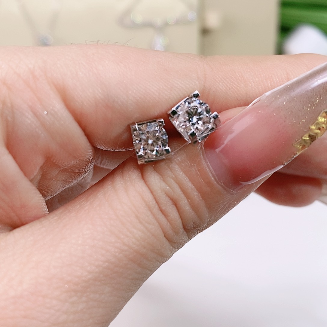 实验室培育钻石耳饰18K金镶嵌