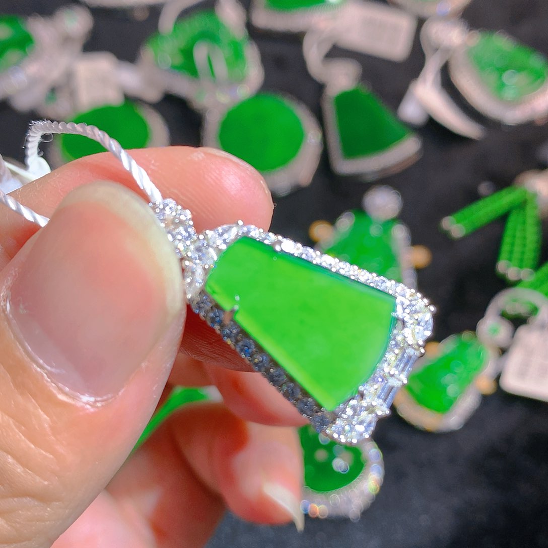 翡翠颈饰银S925镶嵌吊坠