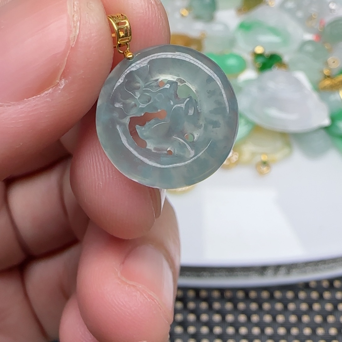 【闪购商品】翡翠颈饰18K金镶嵌小鹿牌