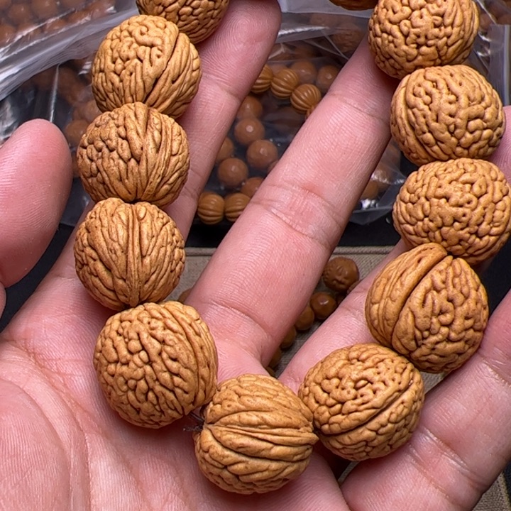 猴头核桃手串山***梦啦啦啦