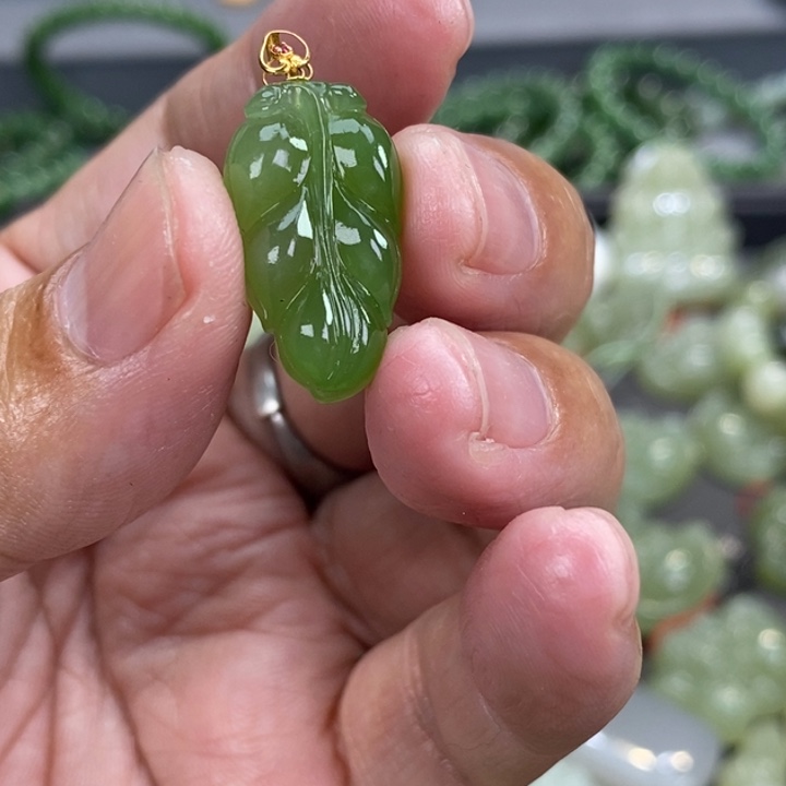 和田玉颈饰未镶嵌知***…