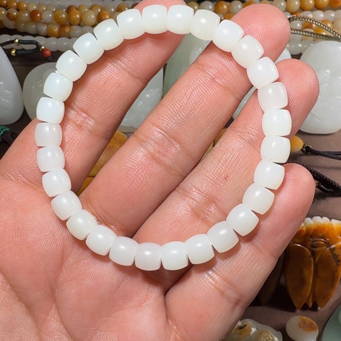 和田玉颈饰未镶嵌