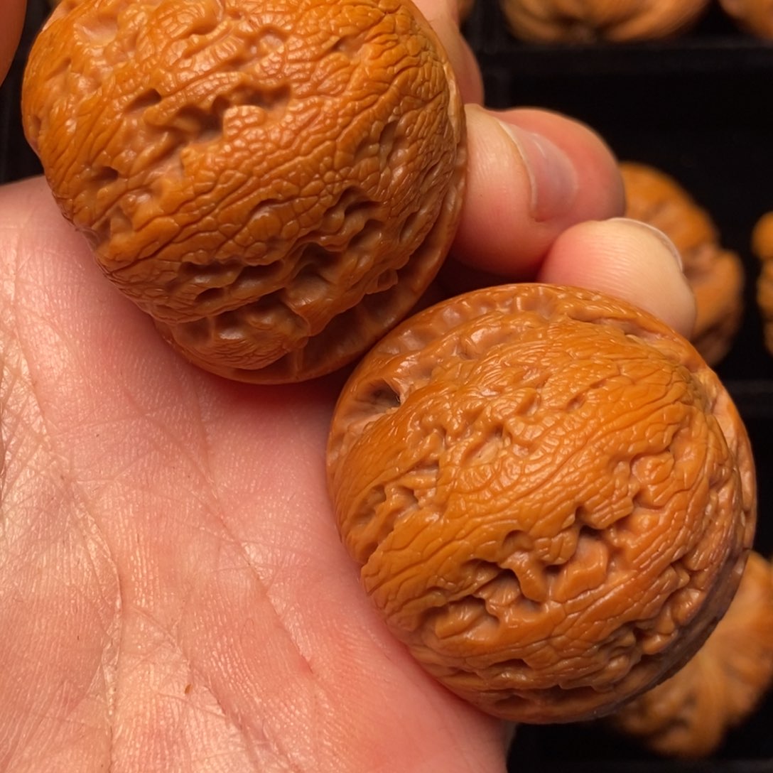 文玩核桃把件秦岭野生核桃