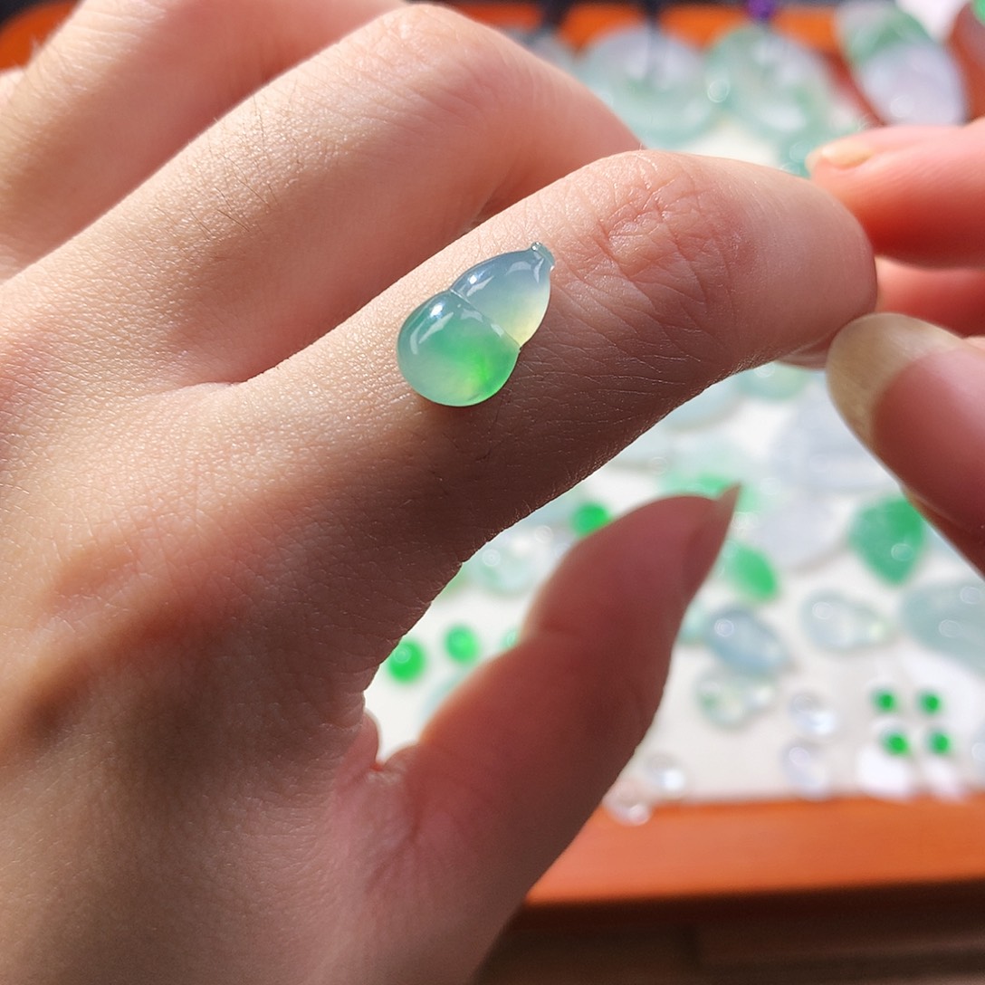 翡翠未镶嵌吊坠(不含链)葫芦