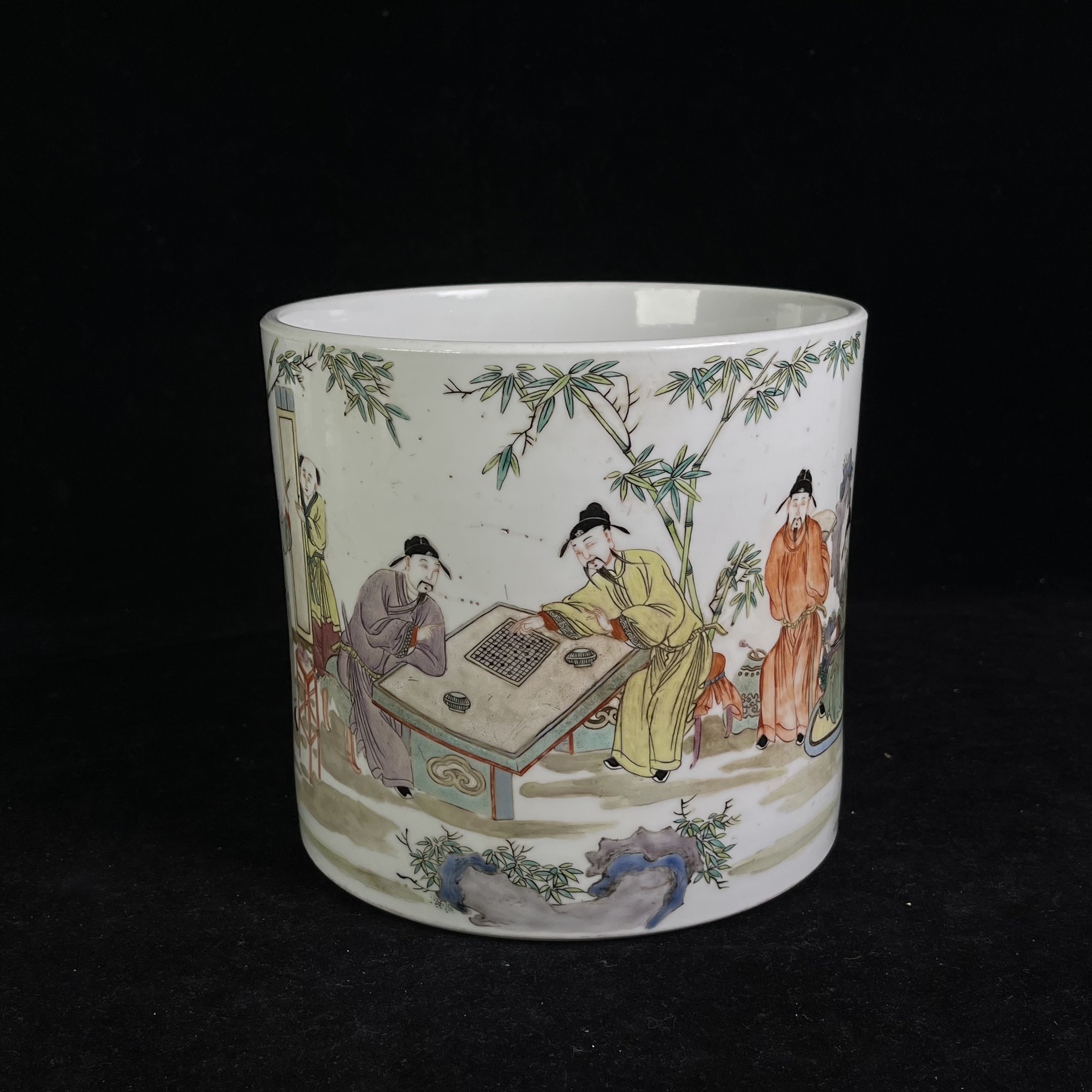 Y粉彩人物故事纹笔筒