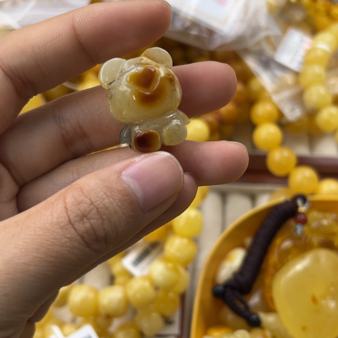 琥珀珠宝奇石未镶嵌