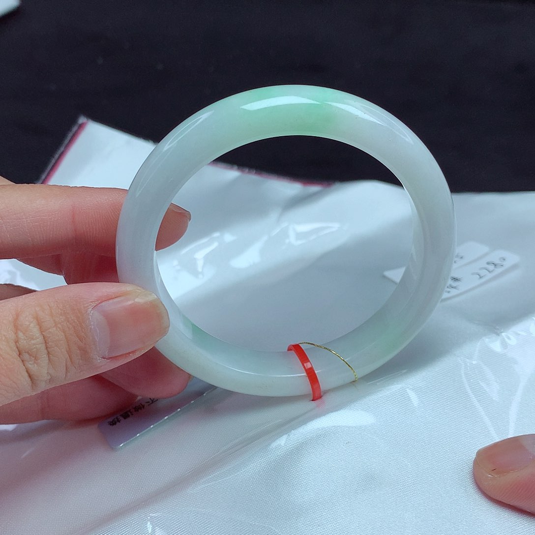 翡翠手镯未镶嵌54圈665