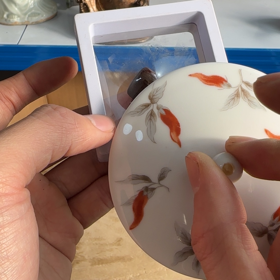 紫砂茶叶盒临****?现代工艺美术作品