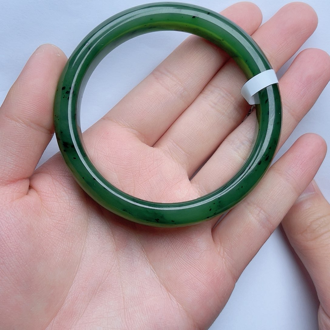 和田玉手镯60 61圈口。k k未镶嵌