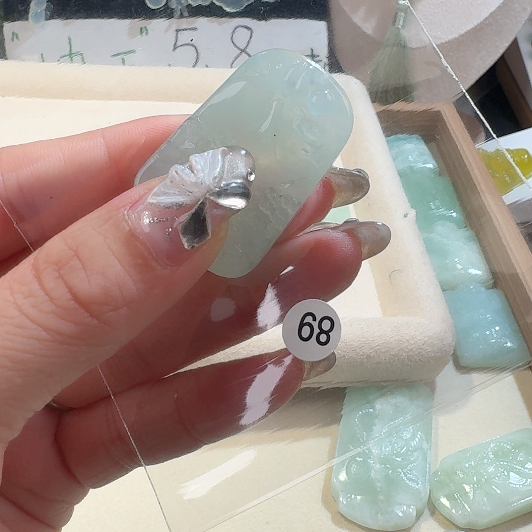 蛇纹石玉颈饰合金精美礼品