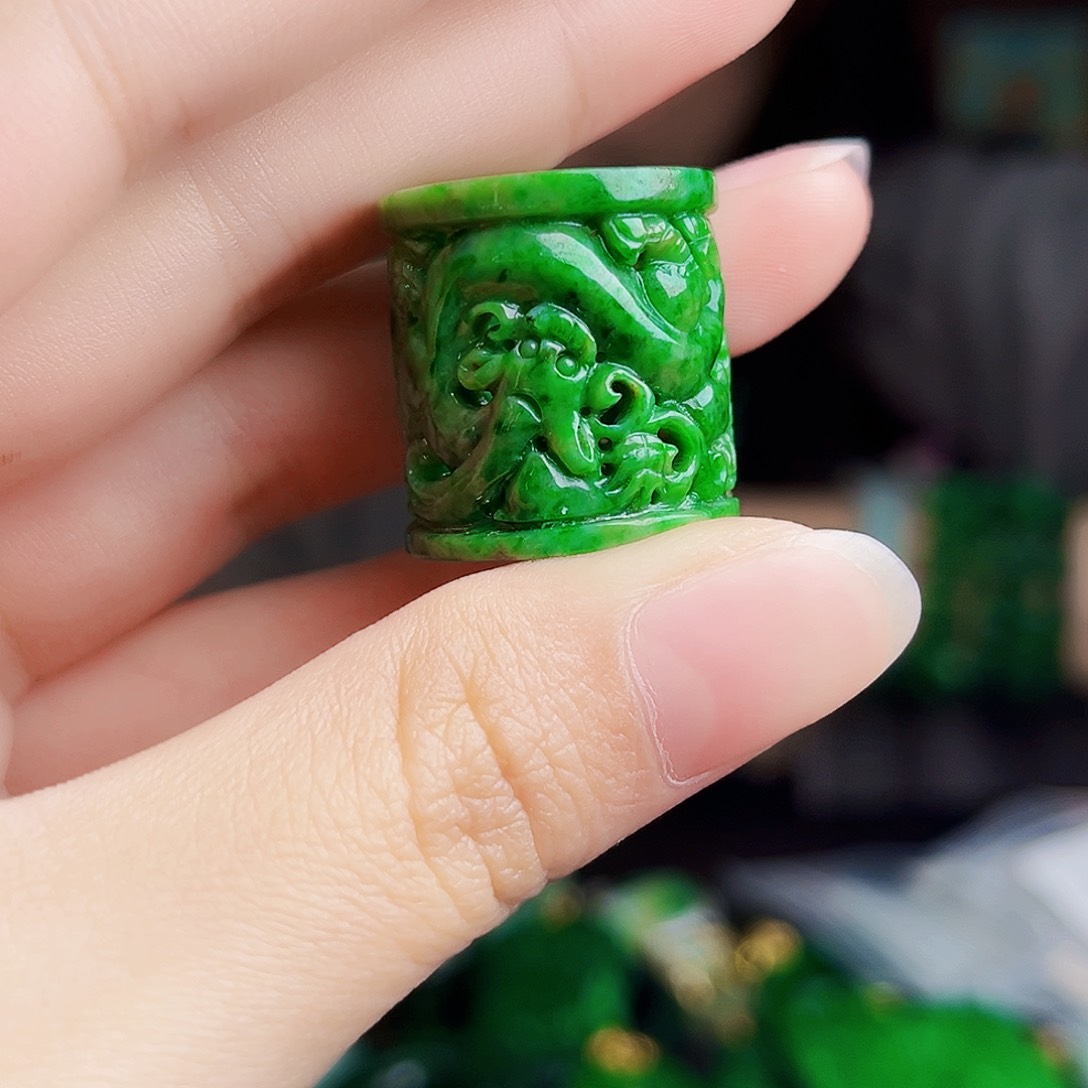 颈饰未镶嵌翡翠多样性