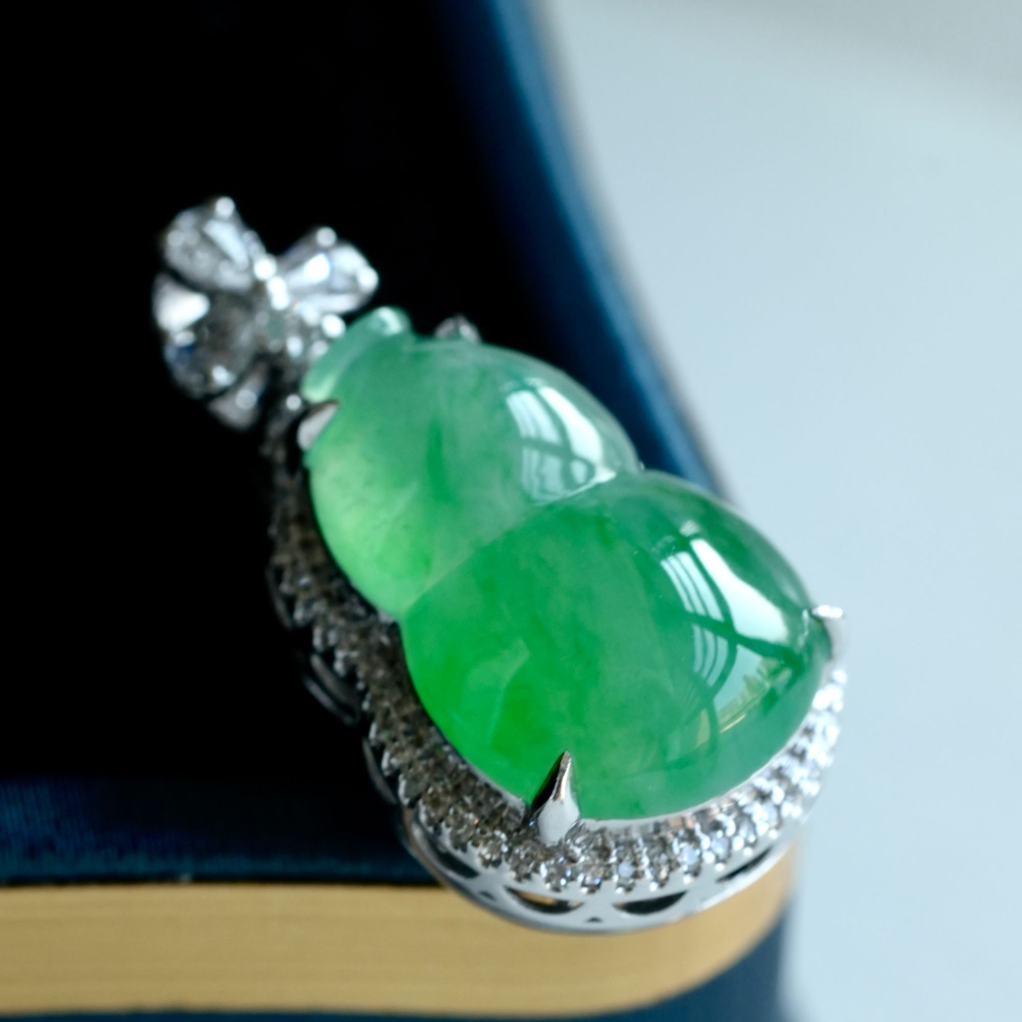 F656翡翠18k葫芦蛋面吊坠翡翠饰品缅甸天然A货气质轻奢绿色精致