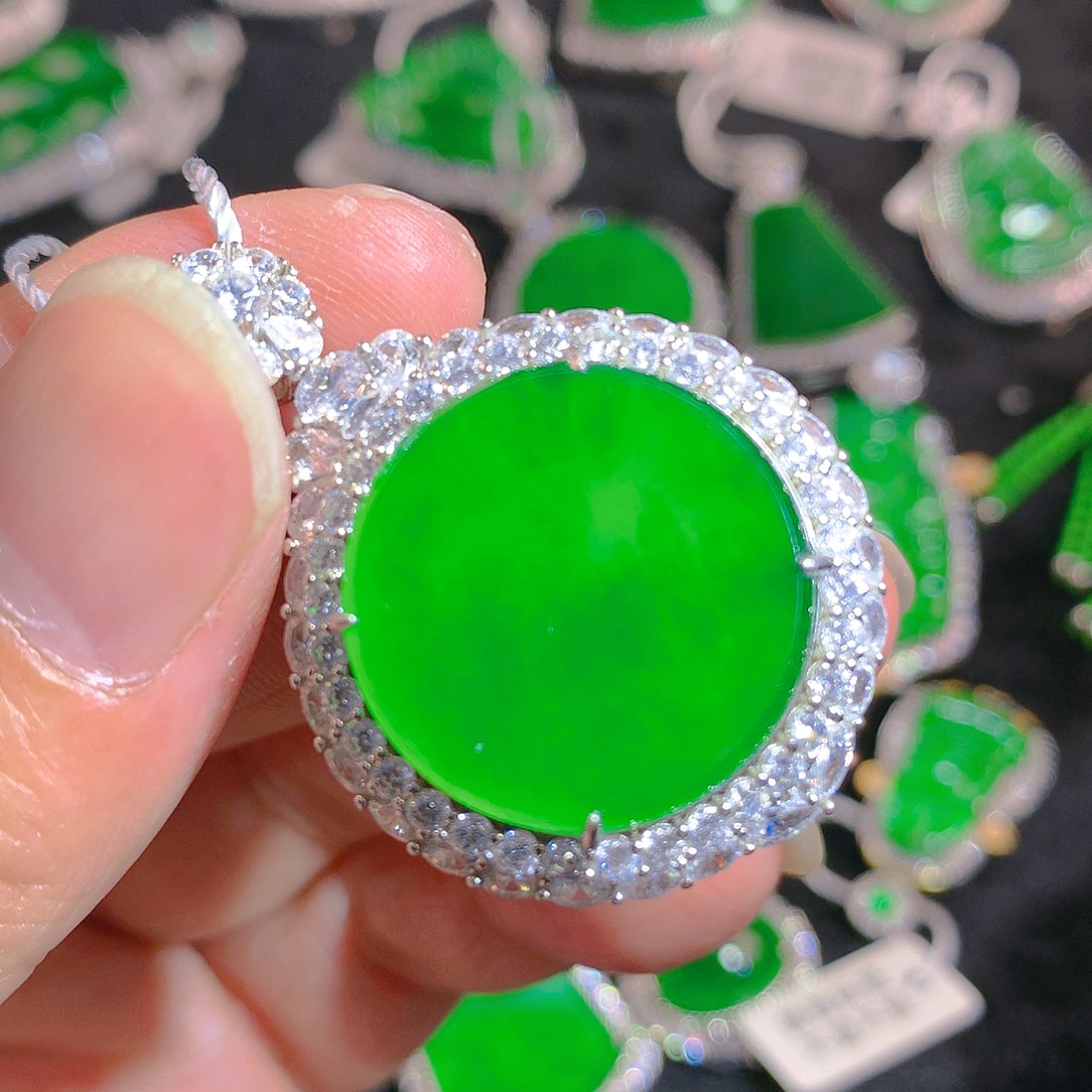 翡翠颈饰银S925镶嵌吊坠