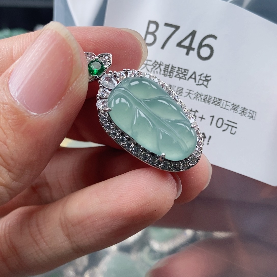 【闪购商品】翡翠吊坠(不含链)未镶嵌