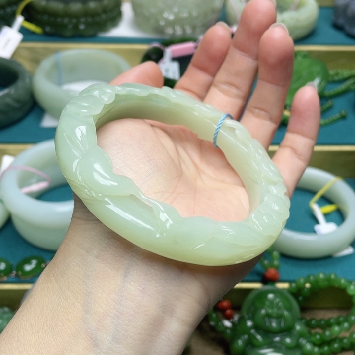 和田玉手镯62圈口 编号53未镶嵌