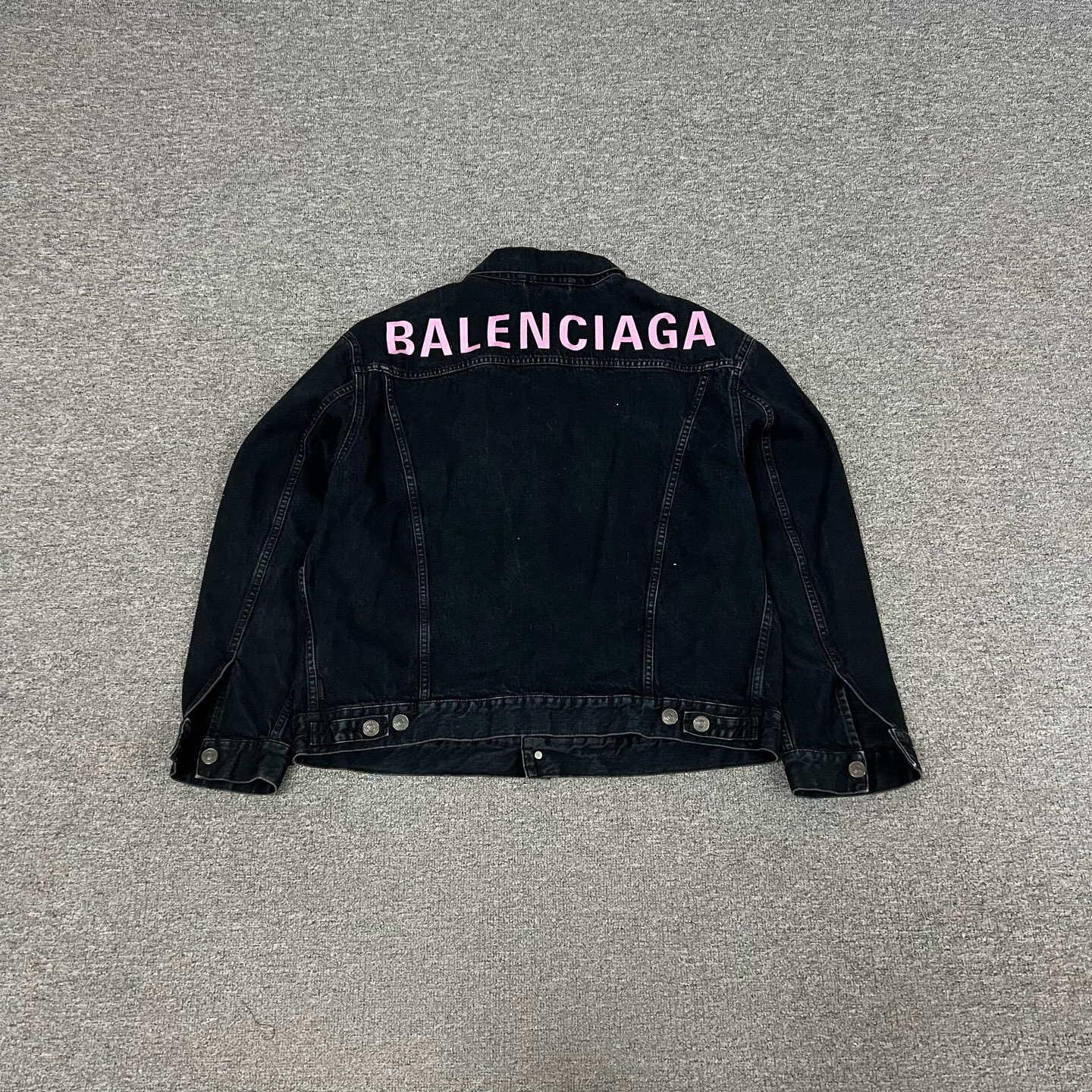 99新 Balenciaga/巴黎世家 背后刺绣logo 黑粉 牛仔外套 36码