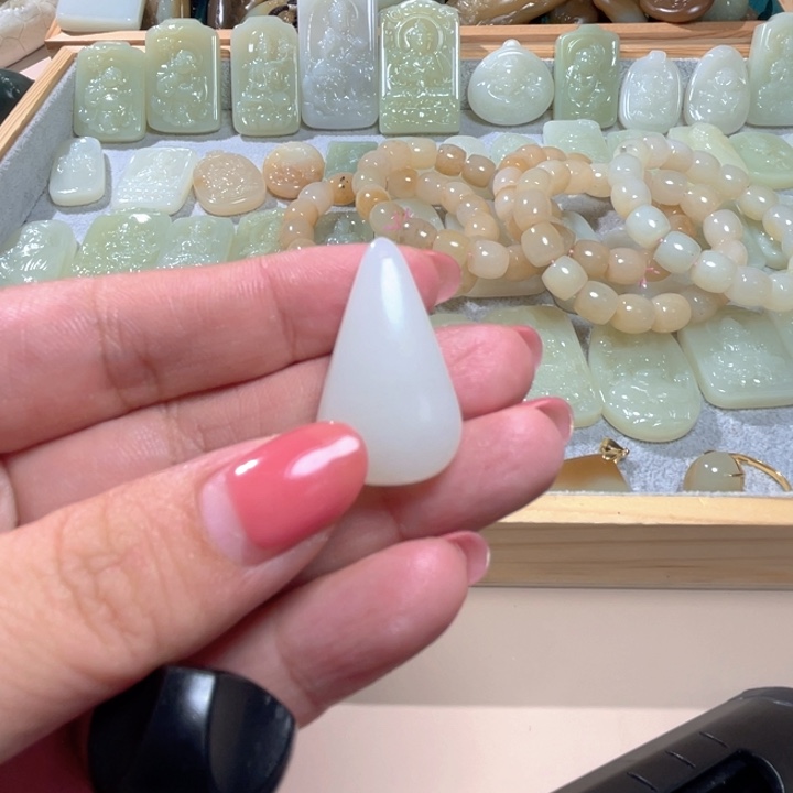 未镶嵌和田玉（糖玉）珠宝半成品