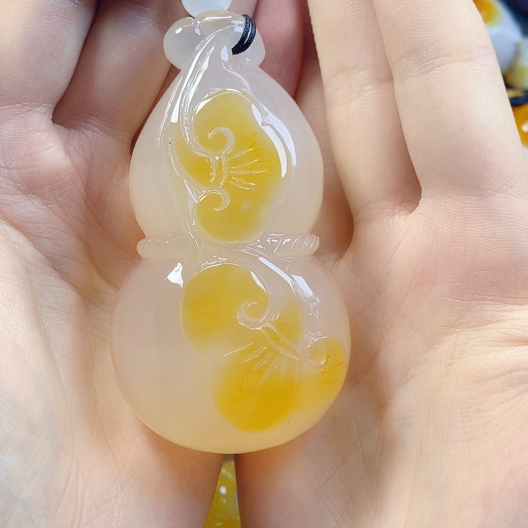 《***。玛瑙/玉髓未镶嵌珠宝奇石