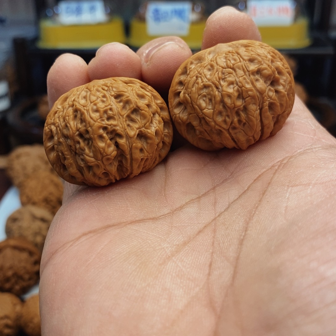 文玩核桃把件36尺 血麒麟 4